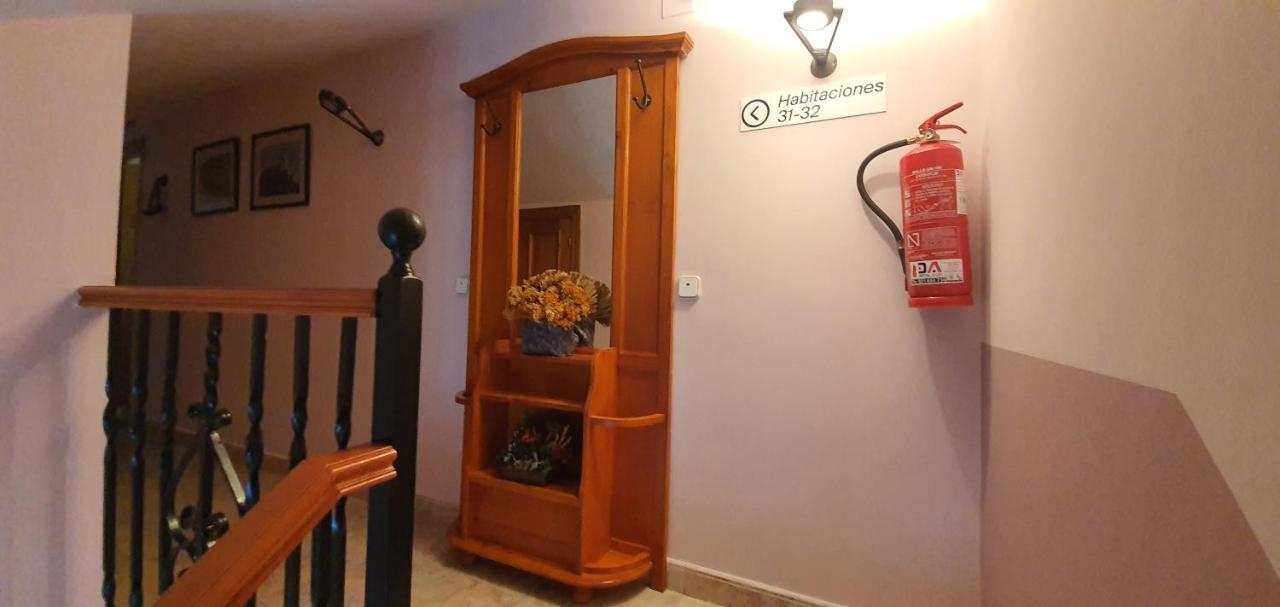 Hospedaje Bar El Gato Del Acueducto Segovia Exteriör bild